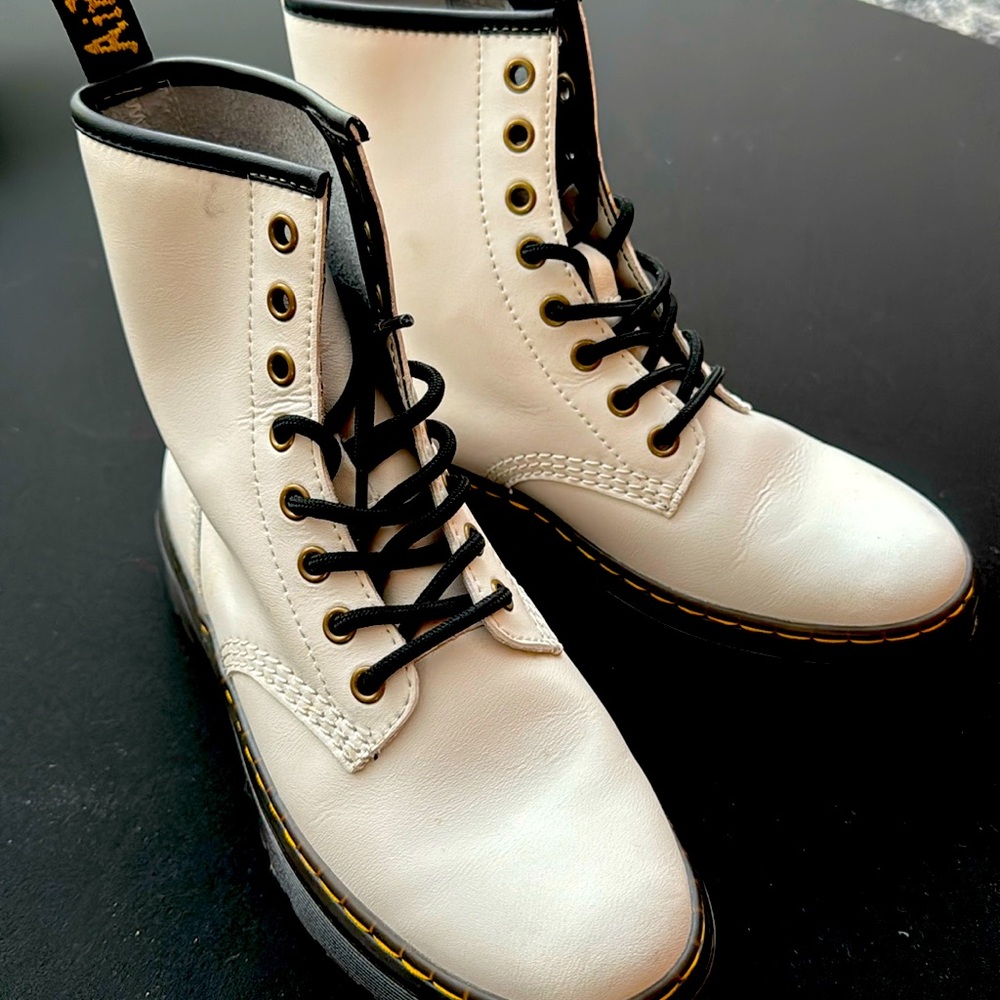 Dr. Martens Air Walk Zavala White Boots Size 6